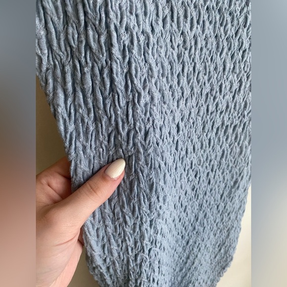 NWT Le Lis Textured Dusty Blue Mini Dress Bodycon Sleeveless Crinkle Keyhole - Picture 3 of 6